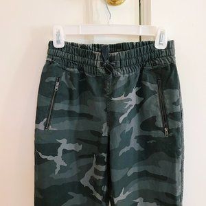 Aritzia TNA Camo Joggers